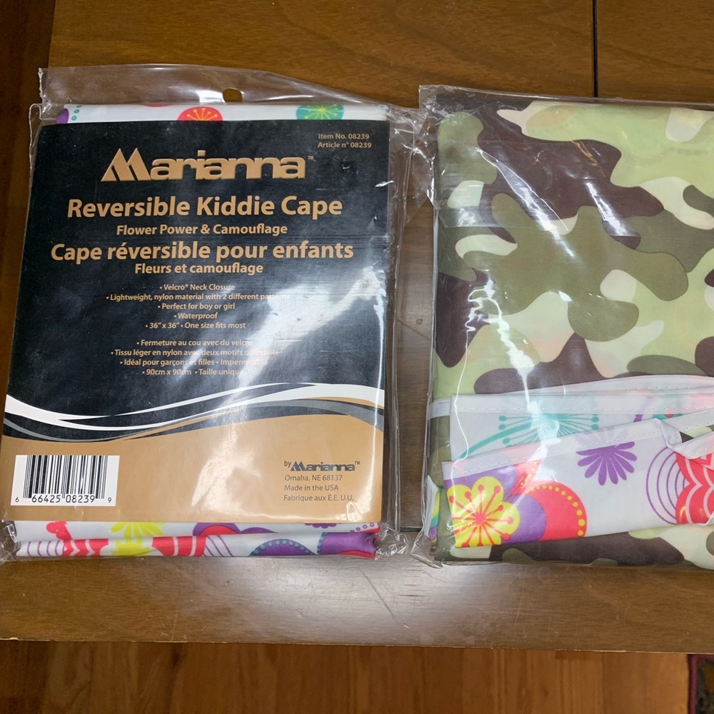 Reversible Kiddie haircutting cape, camouflage & flowers. Waterproof 36x36Velcro